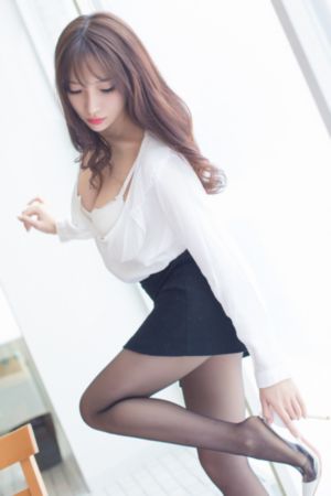 打白嫩光屁屁女网站