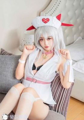 浴室里强摁做开腿呻吟拼免费视频